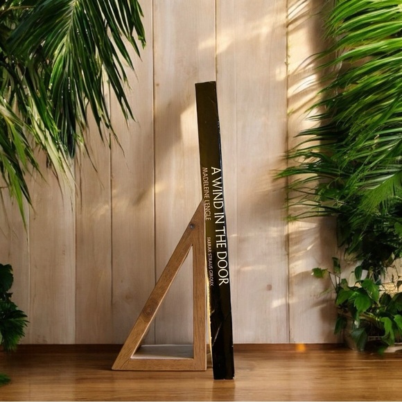 VINTAGE 1973 A Wind in the Door by Madeleine L’Engle - Paperback - Picture 3 of 6